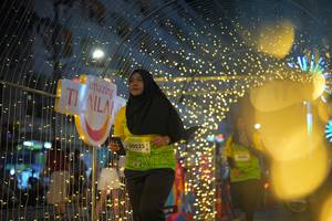 BIB: 50025
                            <button type="button" onclick="openModal(21750391)" class="btn btn-primary btn-sm float-right btn-popup" data-toggle="modal" data-target=".modal-high-quality">
                        <i class="fas fa-shopping-cart"></i> Add to Cart
                    </button>
                                            <button type="button" onclick="isThisMe(21750391, true)" class="btn btn-success btn-sm float-right btn-popup btn-isme hidden" data-toggle="tooltip" data-placement="bottom" title="นี่คือรูปของคุณใช่ไหม คลิกที่นี่เพื่อเอาเข้าอัลบั้ม">
                        <i class="fas fa-plus"></i> Add to album
                    </button>
                    <button type="button" onclick="isThisMe(21750391, false)" class="btn btn-warning btn-sm float-right btn-popup btn-isnotme hidden">
                        <i class="fas fa-ban"></i> Remove from album
                    </button>